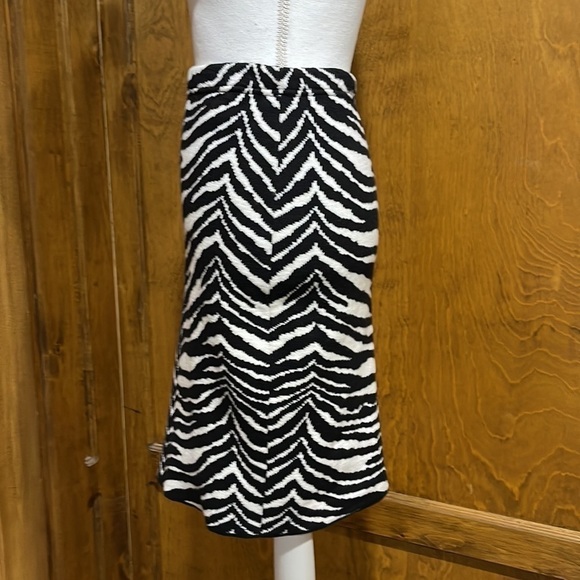 Joan Vass Black and White Pull On Knit Pencil Skirt - EUC - Picture 2 of 7